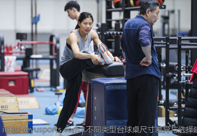 不同类型台球桌尺寸差异与选择建议