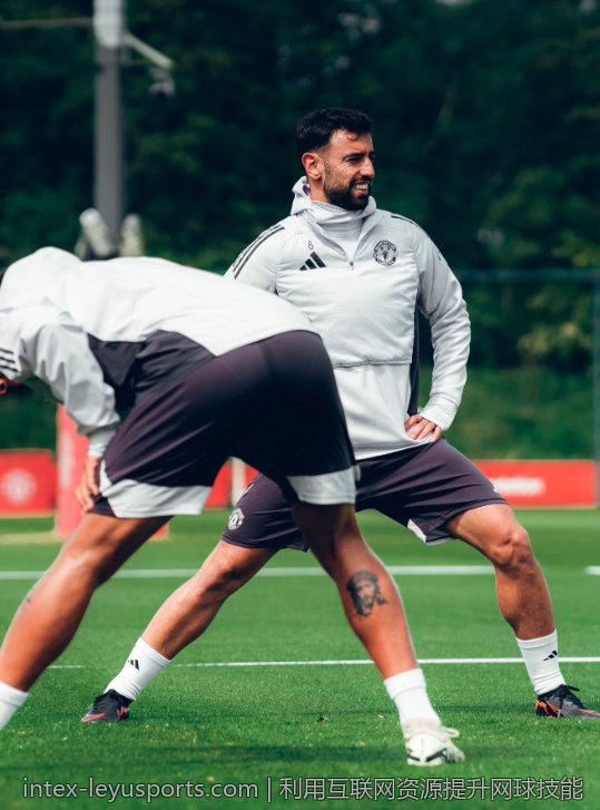 利用互联网资源提升网球技能